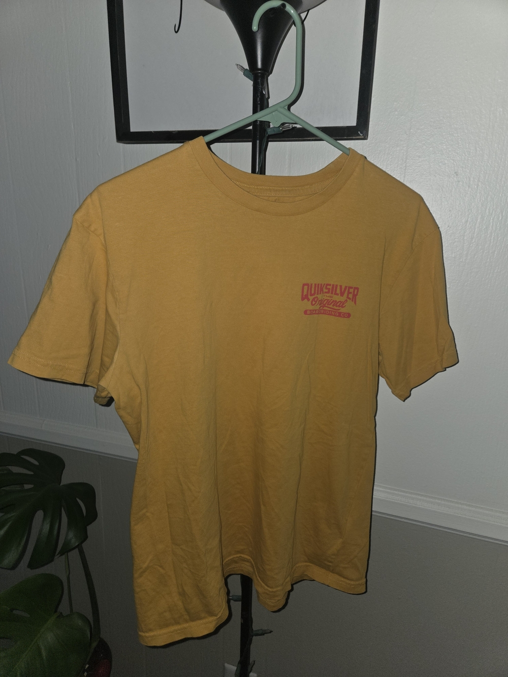 Quiksilver Men’s Yellow Graphic Short Sleeve Tee